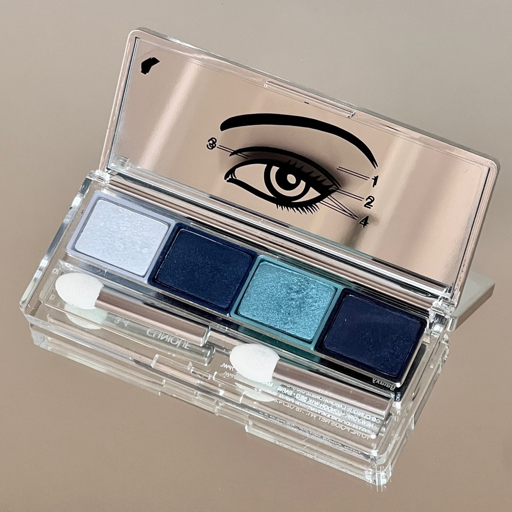 Clinique galaxy 11 eyeshadow quad palette